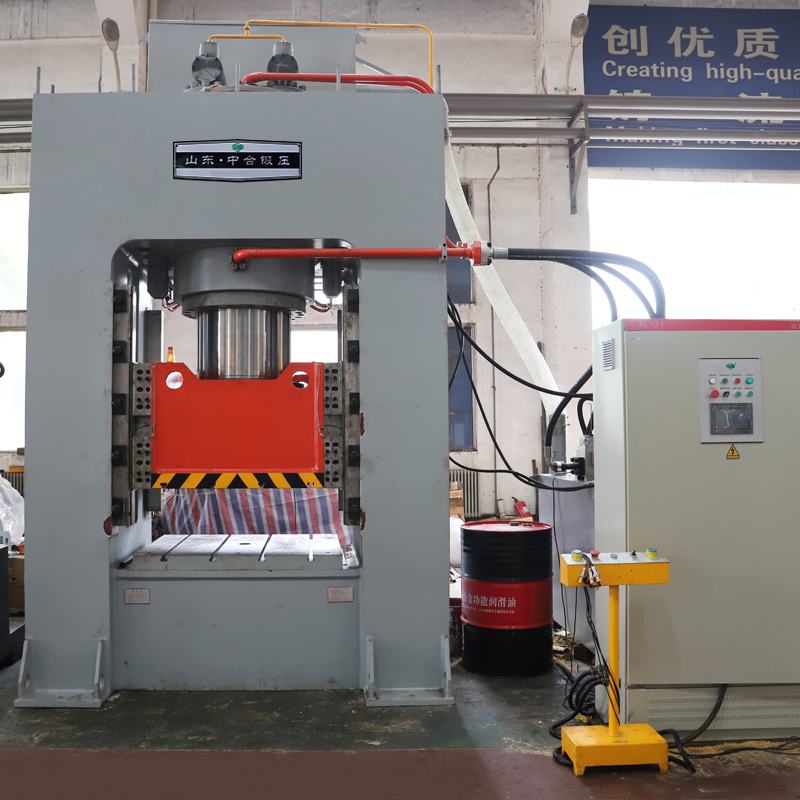 熱模段框架液壓機(jī)(圖3) 熱模段框架液壓機(jī)(圖3)