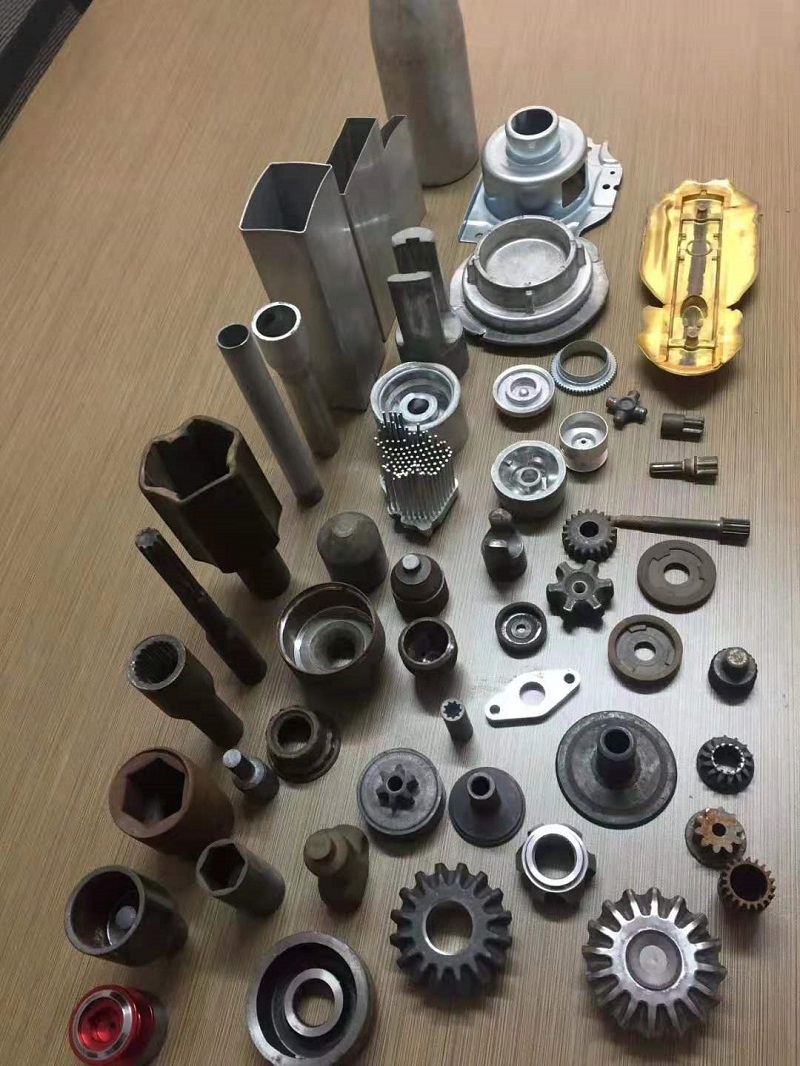 金屬冷擠壓成型四柱液壓機(jī)(圖2) 金屬冷擠壓成型四柱液壓機(jī)(圖2)