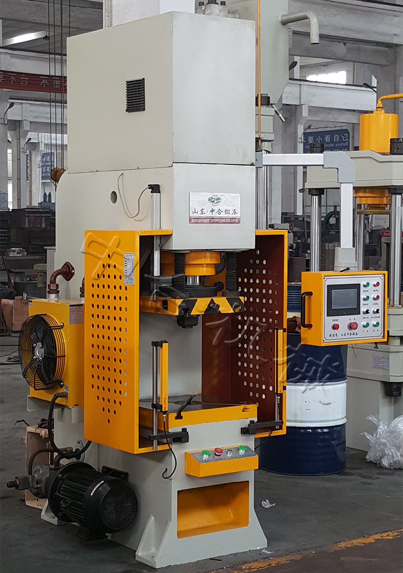 63噸液壓沖床(圖2) 63噸液壓沖床(圖2)