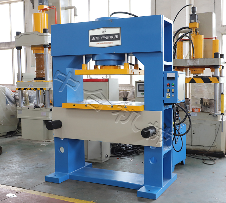 大噸位龍門(mén)液壓機(jī)(圖3) 大噸位龍門(mén)液壓機(jī)(圖3)