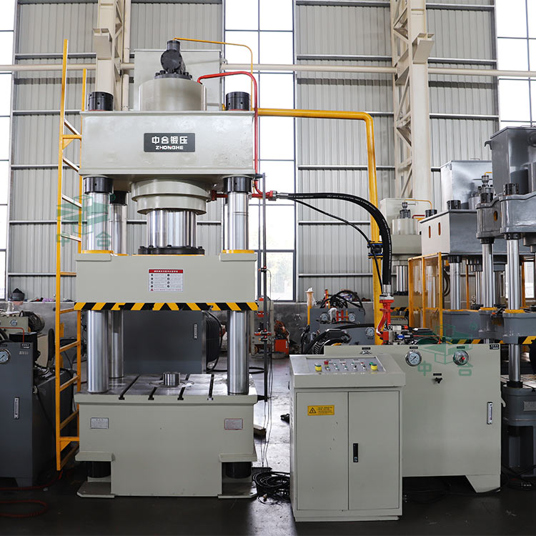 500噸四柱液壓機(jī).jpg 500噸四柱液壓機(jī).jpg