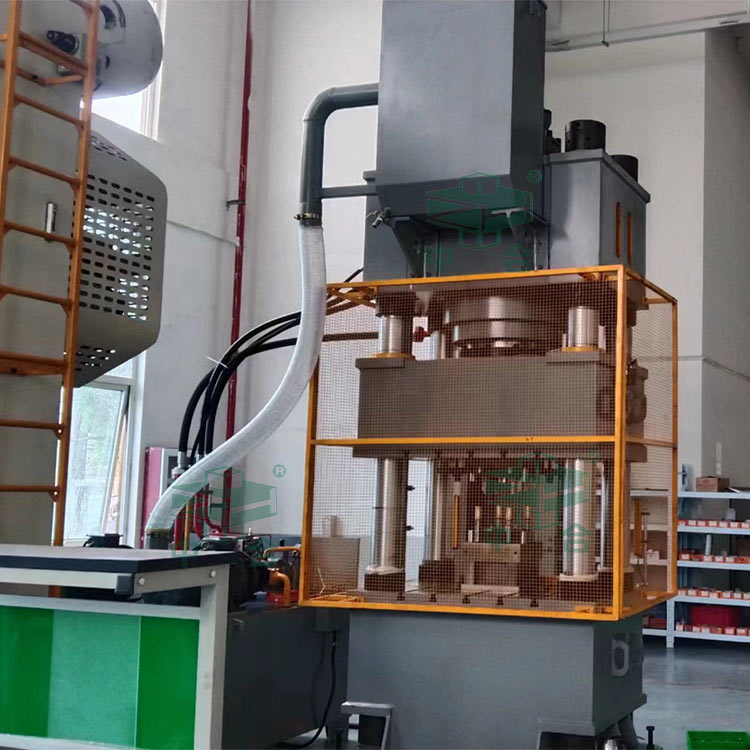 630噸四柱液壓機(jī)安裝完成.jpg 630噸四柱液壓機(jī)安裝完成.jpg