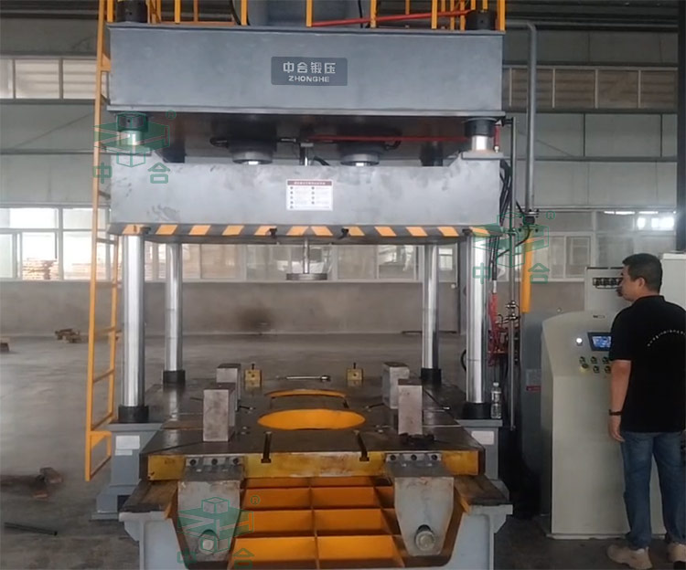 160噸輪胎模具試驗機客戶現(xiàn)場.jpg 160噸輪胎模具試驗機客戶現(xiàn)場.jpg