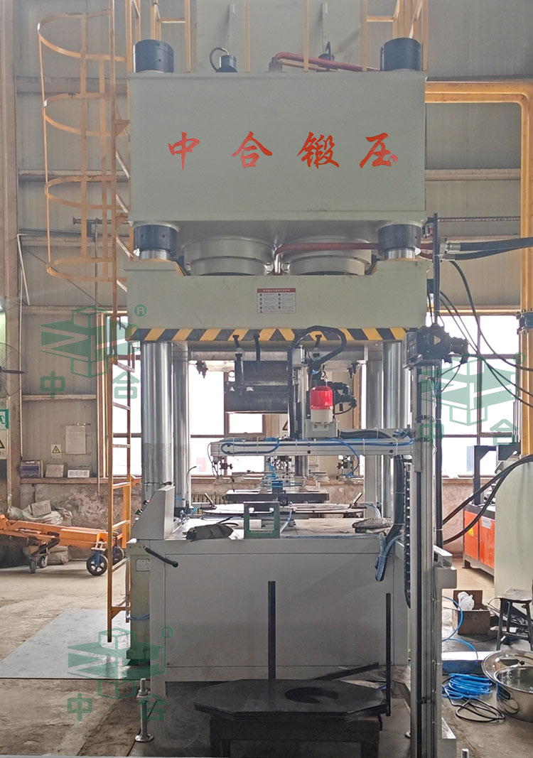 630噸鋼板沖壓成型機(jī)現(xiàn)場(chǎng).jpg 630噸鋼板沖壓成型機(jī)現(xiàn)場(chǎng).jpg