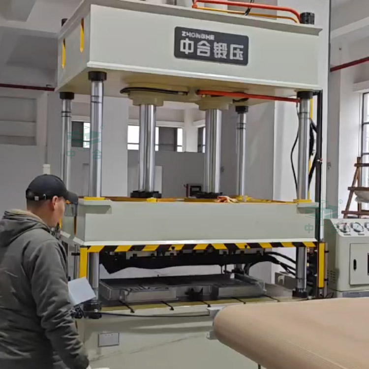 120噸四柱液壓機加工汽車地墊 120噸四柱液壓機加工汽車地墊