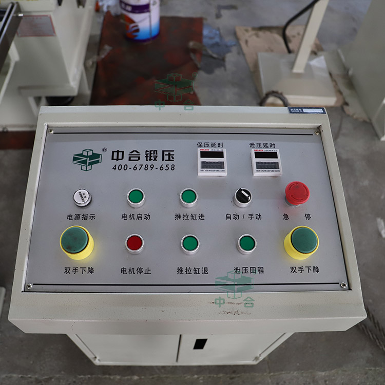 移動(dòng)控制臺(tái).jpg 移動(dòng)控制臺(tái).jpg