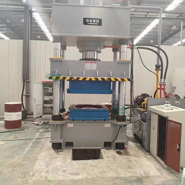 400噸不銹鋼水箱板液壓機(jī).jpg 400噸不銹鋼水箱板液壓機(jī).jpg