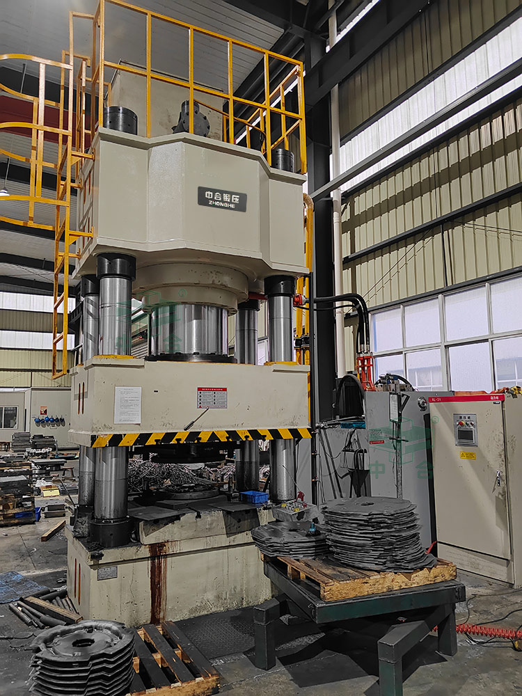 1000噸四柱液壓機(jī) 1000噸四柱液壓機(jī)