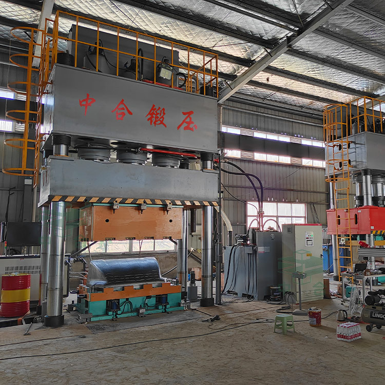 1500噸汽車導流罩模壓液壓機.jpg 1500噸汽車導流罩模壓液壓機.jpg