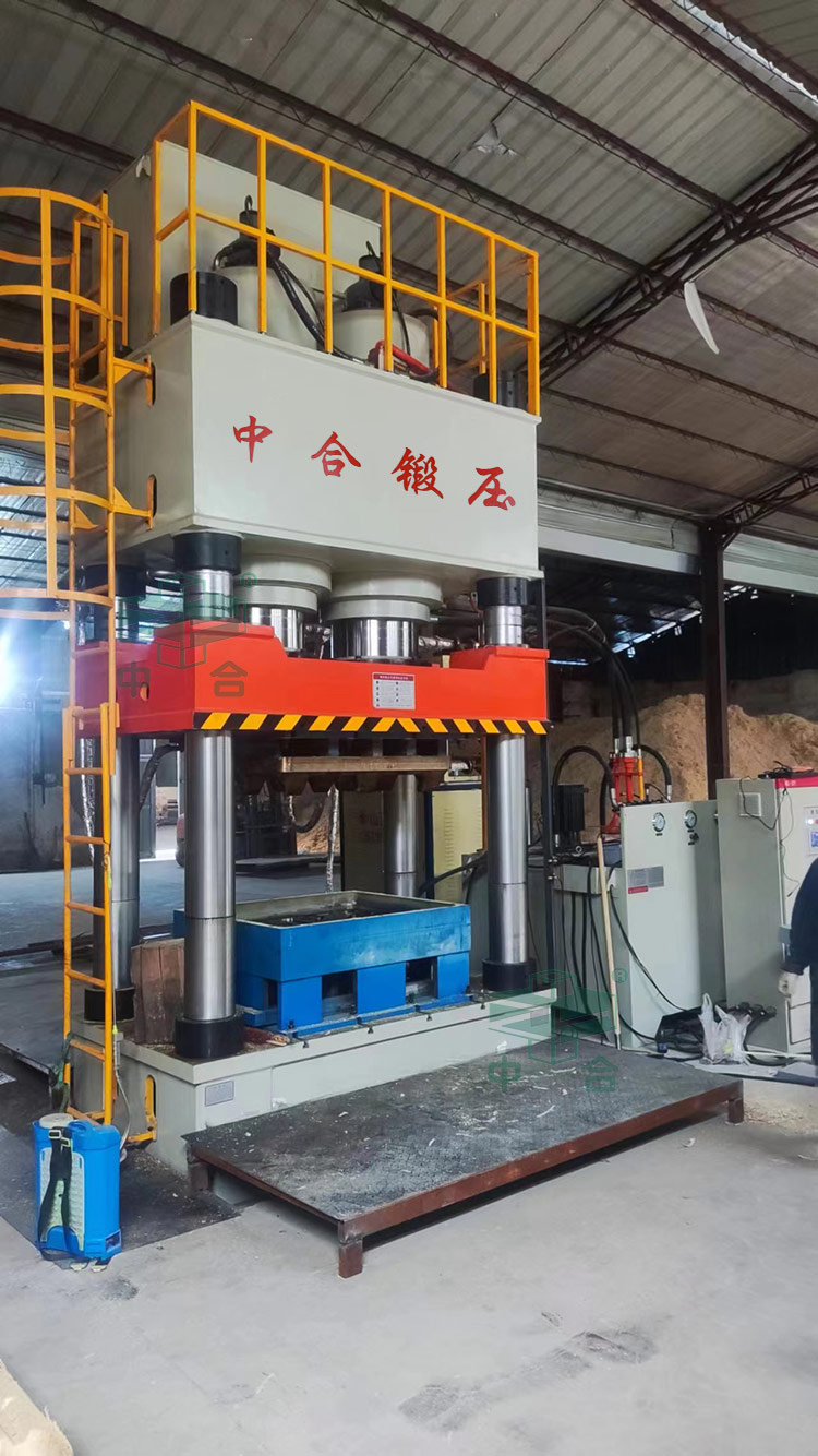 1250噸木屑托盤成型液壓機(jī)客戶車間試機(jī).jpg 1250噸木屑托盤成型液壓機(jī)客戶車間試機(jī).jpg