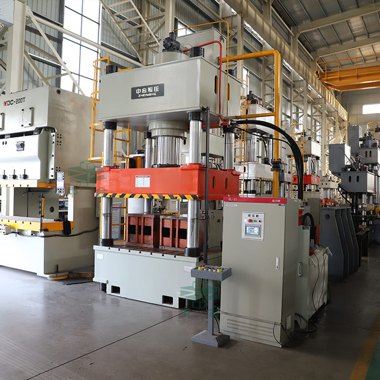 500噸四柱液壓機(jī)車間實拍 500噸四柱液壓機(jī)車間實拍