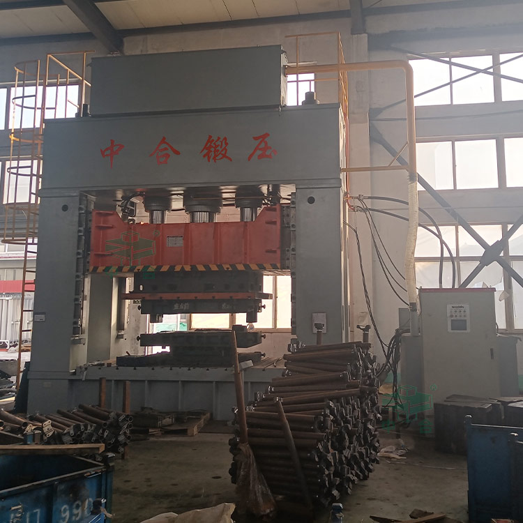 1000噸框架式液壓機客戶現(xiàn)場 1000噸框架式液壓機客戶現(xiàn)場