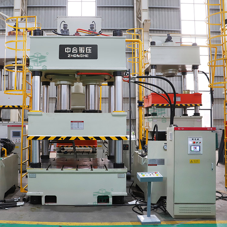 630噸三梁四柱液壓機(jī) 630噸三梁四柱液壓機(jī)