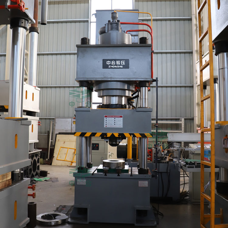 400噸三梁四柱液壓機車間實物.jpg 400噸三梁四柱液壓機車間實物.jpg