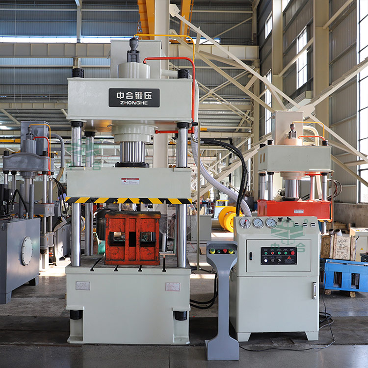 200噸三梁四柱液壓機(jī)車間實物.jpg 200噸三梁四柱液壓機(jī)車間實物.jpg