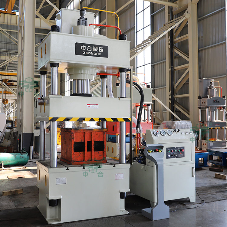 200噸三梁四柱液壓機車間實拍.jpg 200噸三梁四柱液壓機車間實拍.jpg