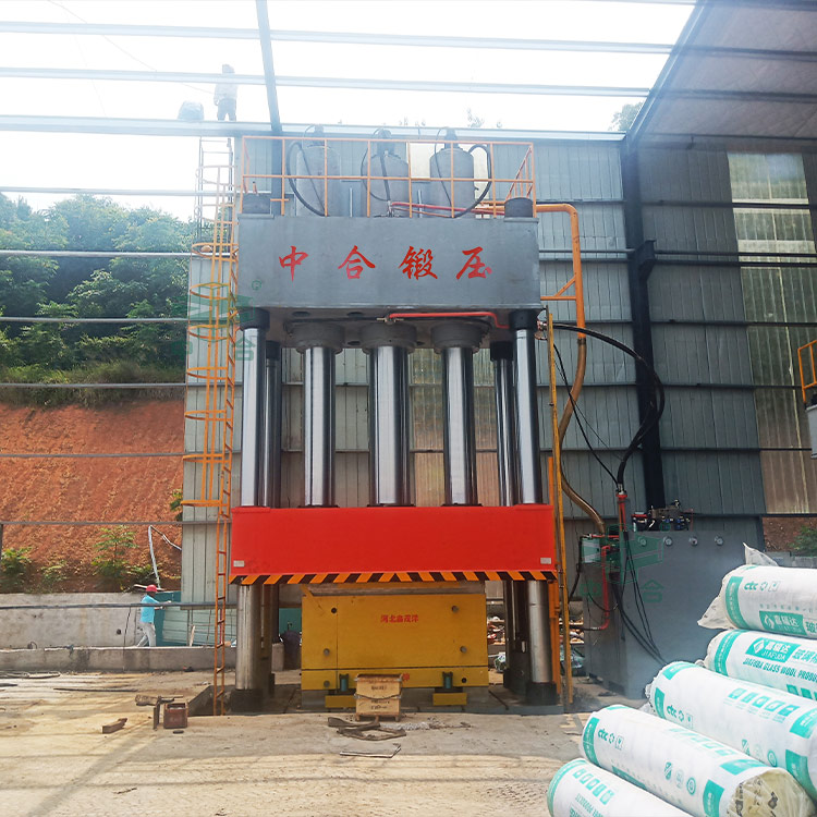 2000噸復(fù)合材料成型液壓機(jī)客戶現(xiàn)場.jpg 2000噸復(fù)合材料成型液壓機(jī)客戶現(xiàn)場.jpg