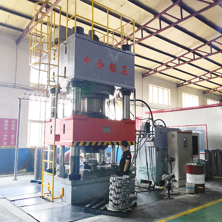 2000噸四柱液壓機(汽車配件沖壓成型液壓機).jpg 2000噸四柱液壓機(汽車配件沖壓成型液壓機).jpg