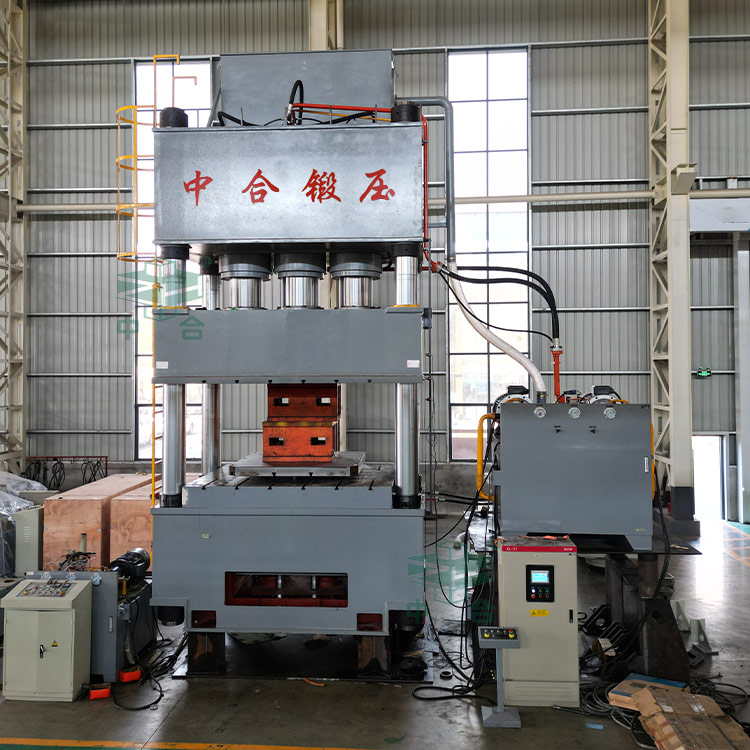 1500噸四柱液壓機(jī).jpg 1500噸四柱液壓機(jī).jpg