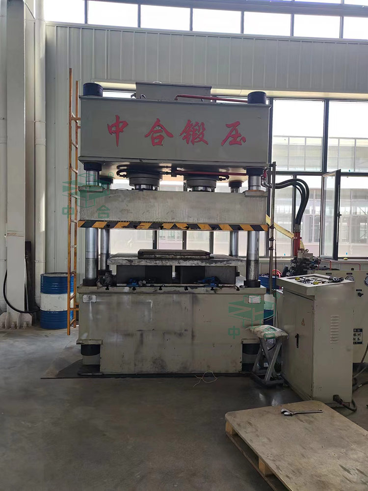 315噸不銹鋼風(fēng)機(jī)罩拉伸液壓機(jī).jpg 315噸不銹鋼風(fēng)機(jī)罩拉伸液壓機(jī).jpg