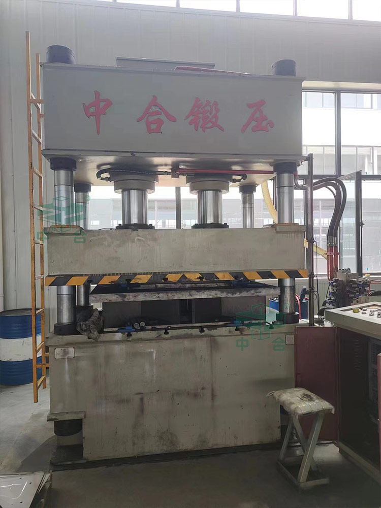 315噸三梁四柱液壓機(jī)客戶現(xiàn)場(chǎng).jpg 315噸三梁四柱液壓機(jī)客戶現(xiàn)場(chǎng).jpg