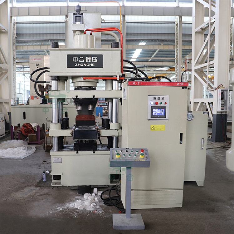 200噸四梁四柱液壓機車間實物 200噸四梁四柱液壓機車間實物