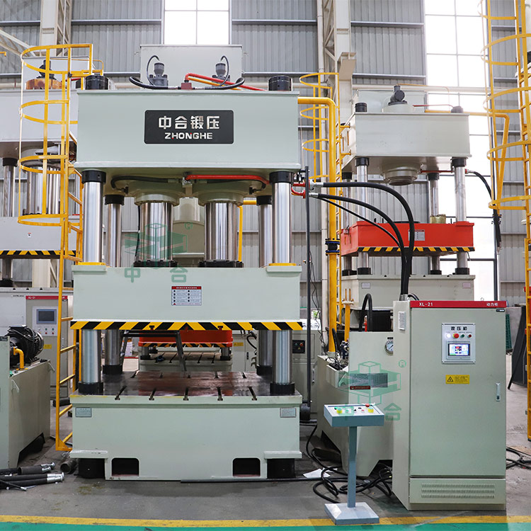 630噸四柱液壓機車間實物.jpg 630噸四柱液壓機車間實物.jpg