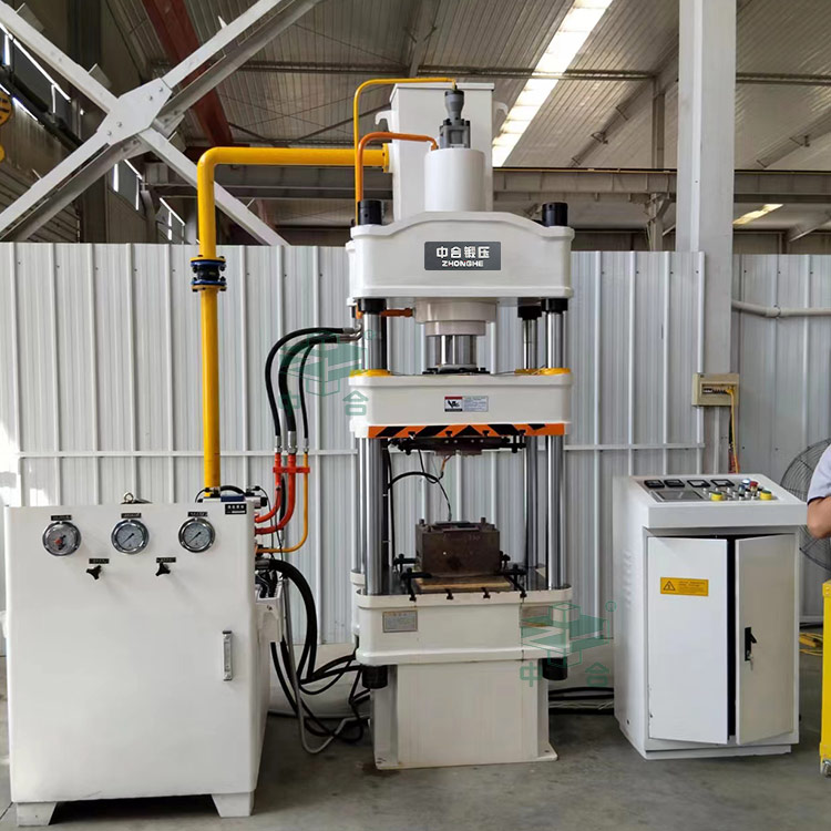 100噸四柱液壓機(jī)客戶現(xiàn)場.jpg 100噸四柱液壓機(jī)客戶現(xiàn)場.jpg