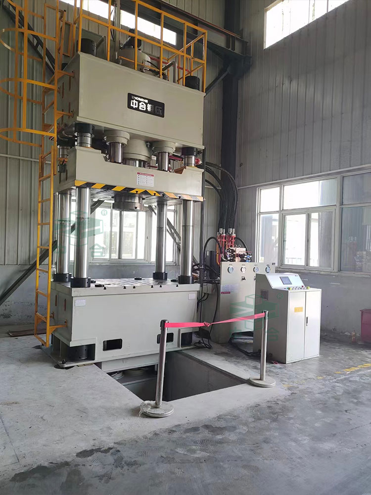 500噸四柱液壓機(jī)安裝完成.jpg 500噸四柱液壓機(jī)安裝完成.jpg