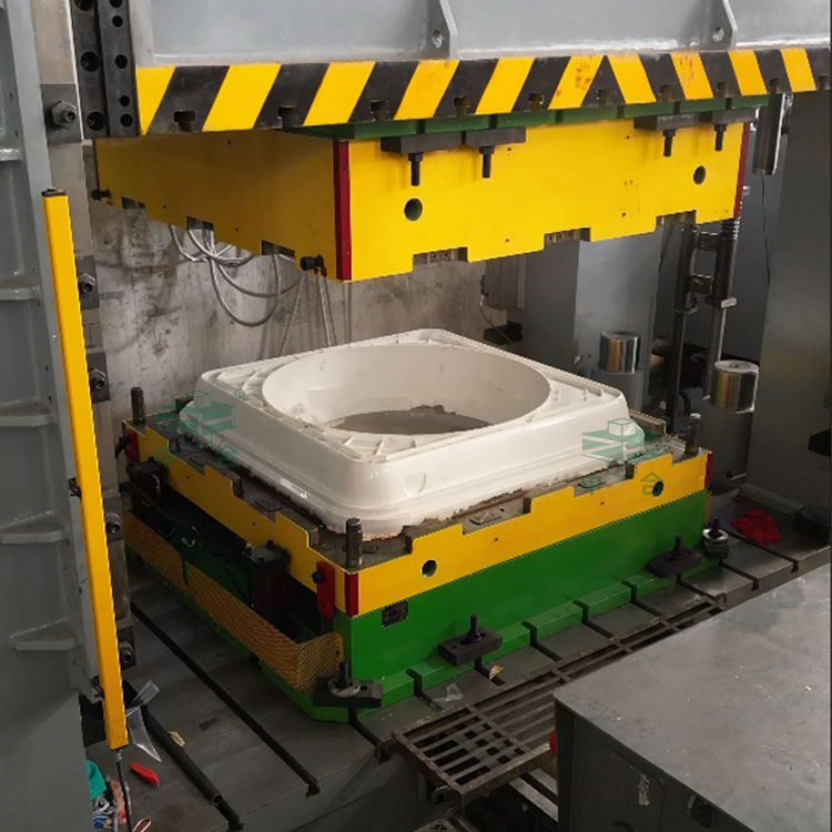 玻璃鋼風(fēng)機外殼模壓成型.jpg 玻璃鋼風(fēng)機外殼模壓成型.jpg