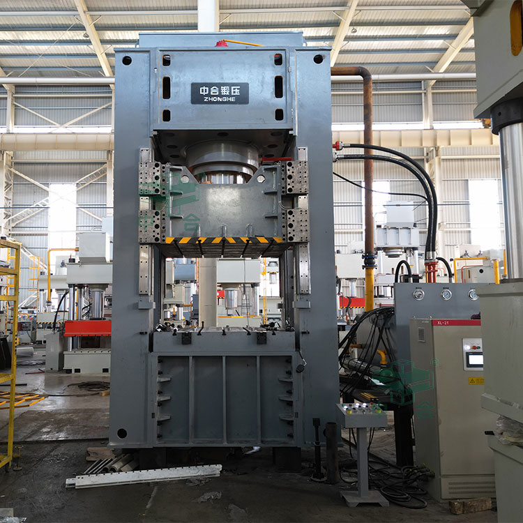 800噸框架式液壓機(jī)車間實(shí)物.jpg 800噸框架式液壓機(jī)車間實(shí)物.jpg