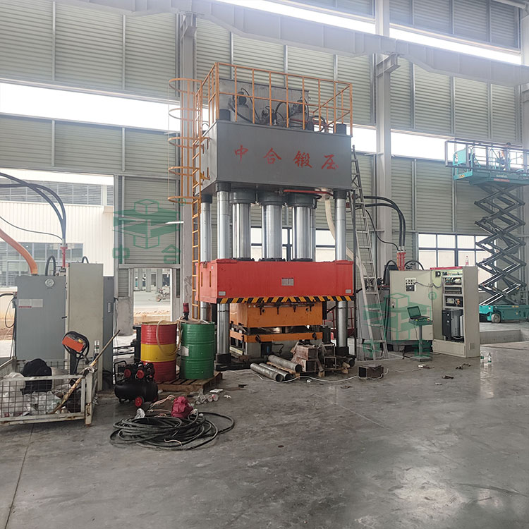 1500噸三梁四柱液壓機(jī).jpg 1500噸三梁四柱液壓機(jī).jpg