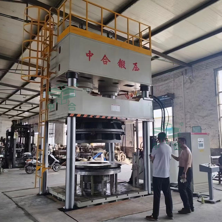 800噸四柱拉伸液壓機客戶現(xiàn)場.jpg 800噸四柱拉伸液壓機客戶現(xiàn)場.jpg