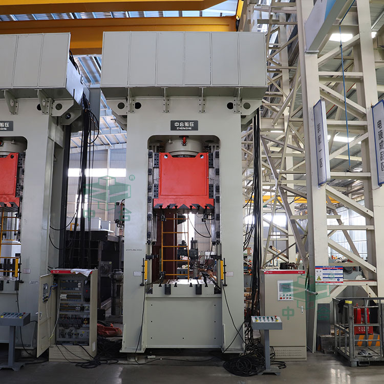 630噸框架式液壓機.jpg 630噸框架式液壓機.jpg