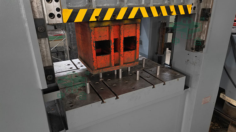 液壓墊(多桿頂出).jpg 液壓墊(多桿頂出).jpg