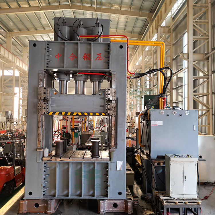 800噸框架式液壓機.jpg 800噸框架式液壓機.jpg