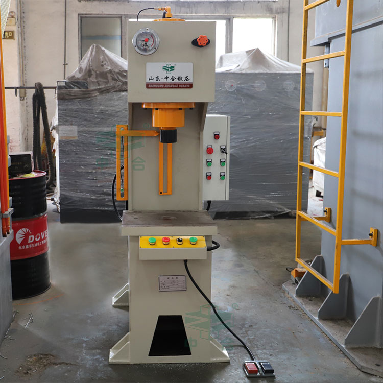 40噸單柱液壓機(jī).jpg 40噸單柱液壓機(jī).jpg