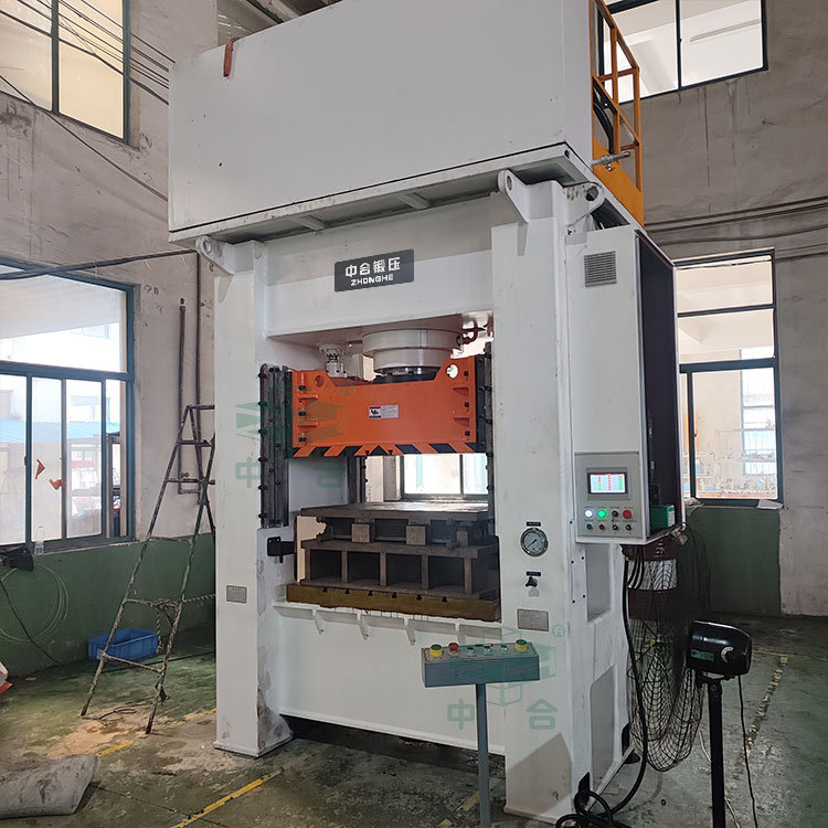 315噸單動薄板拉伸液壓機(jī).jpg 315噸單動薄板拉伸液壓機(jī).jpg