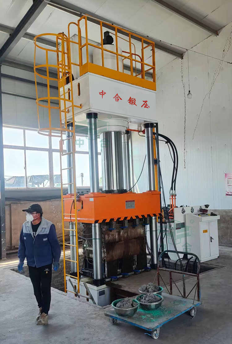 630噸U型復(fù)合樹(shù)脂排水溝成型液壓機(jī).jpg 630噸U型復(fù)合樹(shù)脂排水溝成型液壓機(jī).jpg