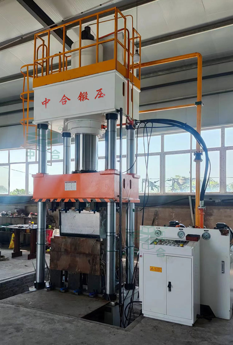 630噸U型復(fù)合樹(shù)脂排水溝成型液壓機(jī)試機(jī).jpg 630噸U型復(fù)合樹(shù)脂排水溝成型液壓機(jī)試機(jī).jpg