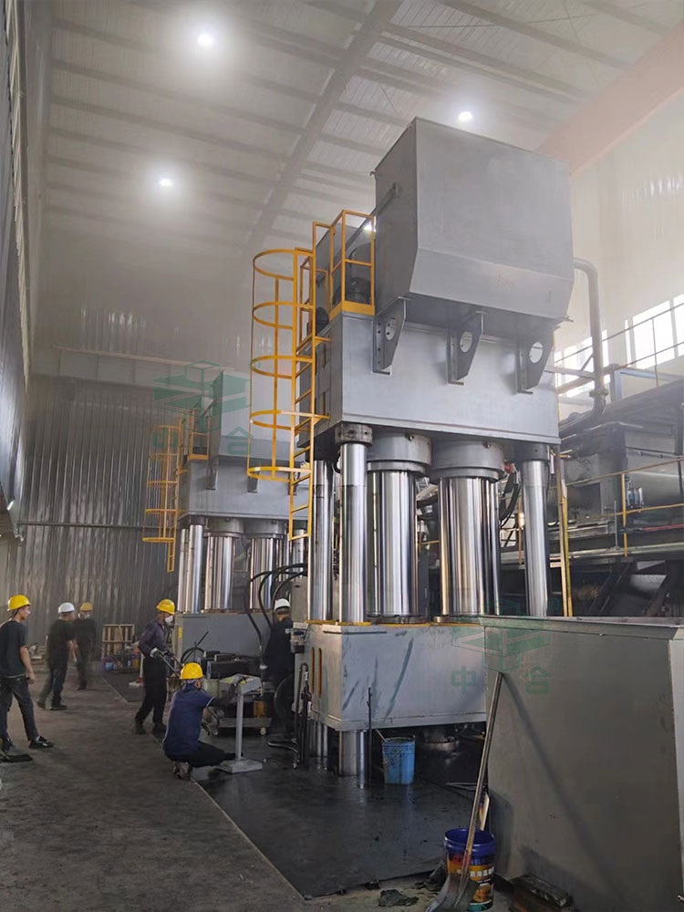 2000噸四柱液壓機(jī) 2000噸四柱液壓機(jī)