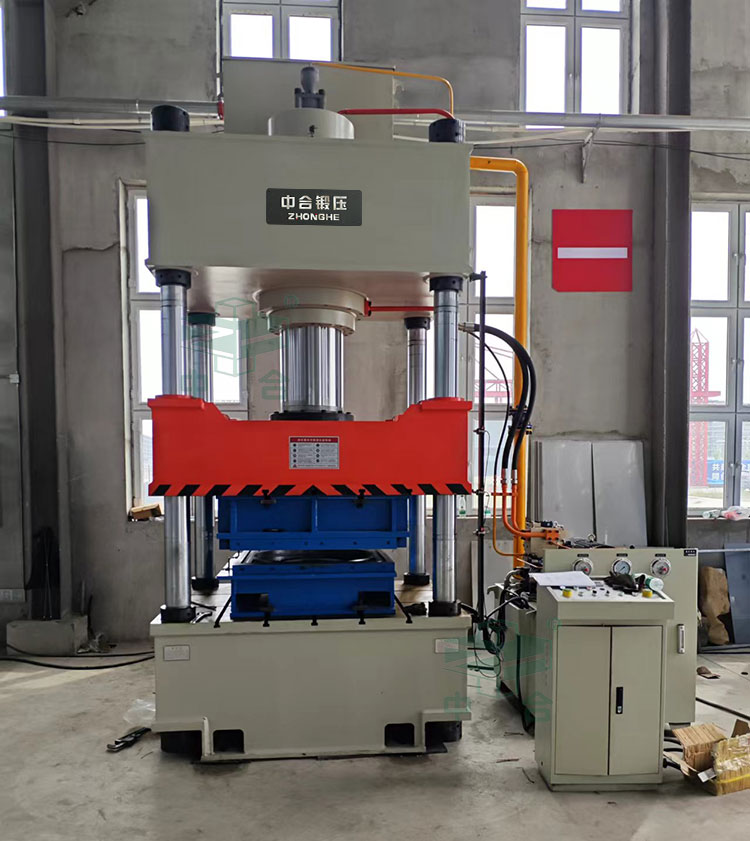 400噸不銹鋼水箱板液壓機現(xiàn)場試機.jpg 400噸不銹鋼水箱板液壓機現(xiàn)場試機.jpg