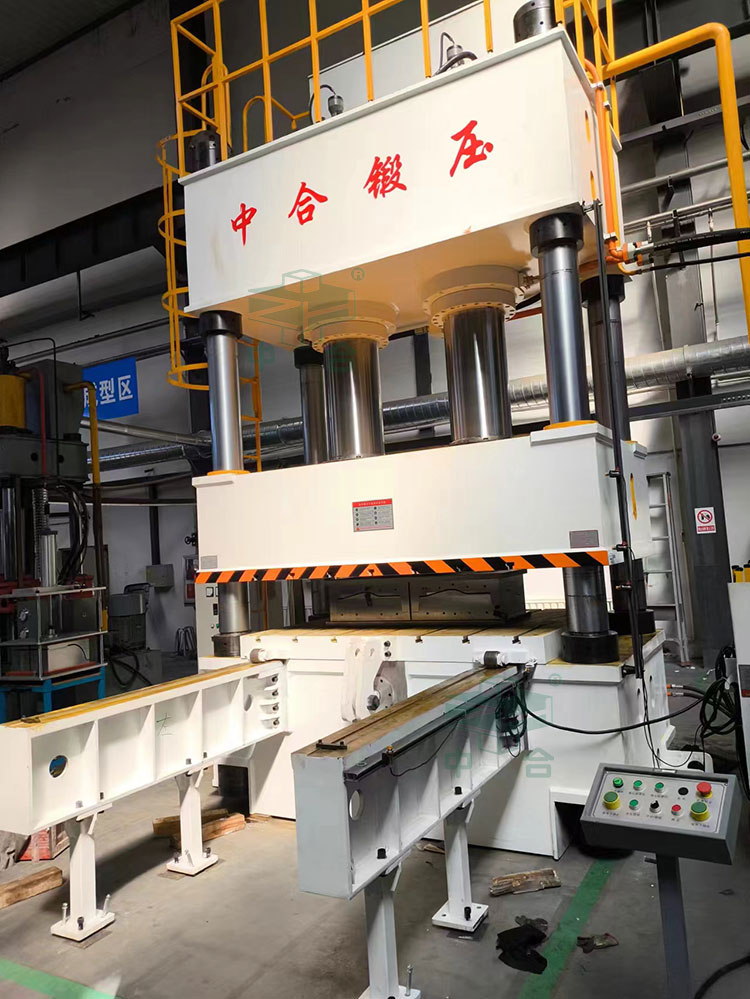 800噸三梁四柱液壓機(jī).jpg 800噸三梁四柱液壓機(jī).jpg