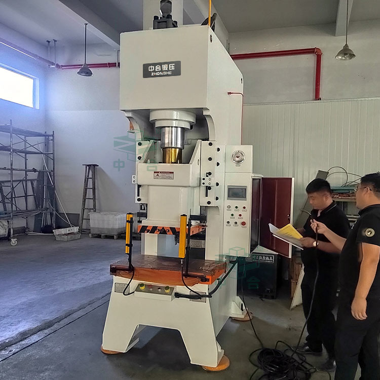 100噸液壓沖床現(xiàn)場安裝調(diào)試.jpg 100噸液壓沖床現(xiàn)場安裝調(diào)試.jpg