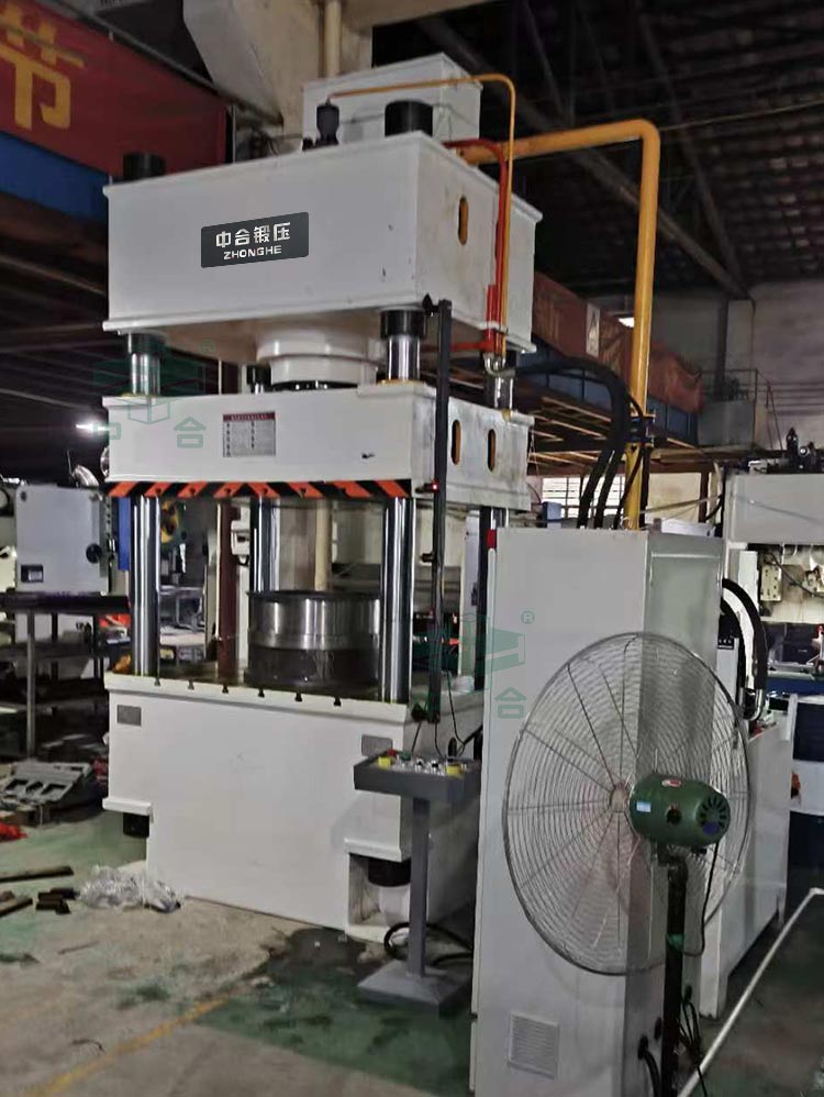 315噸不銹鋼制品拉伸液壓機(jī)試機(jī).jpg 315噸不銹鋼制品拉伸液壓機(jī)試機(jī).jpg