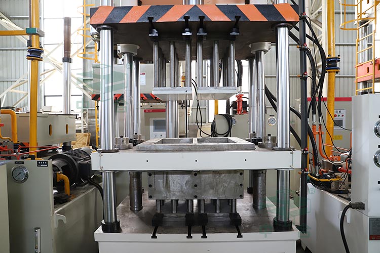 工作臺(tái).jpg 工作臺(tái).jpg