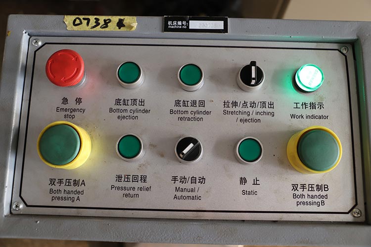 集中按鈕控制臺.jpg 集中按鈕控制臺.jpg