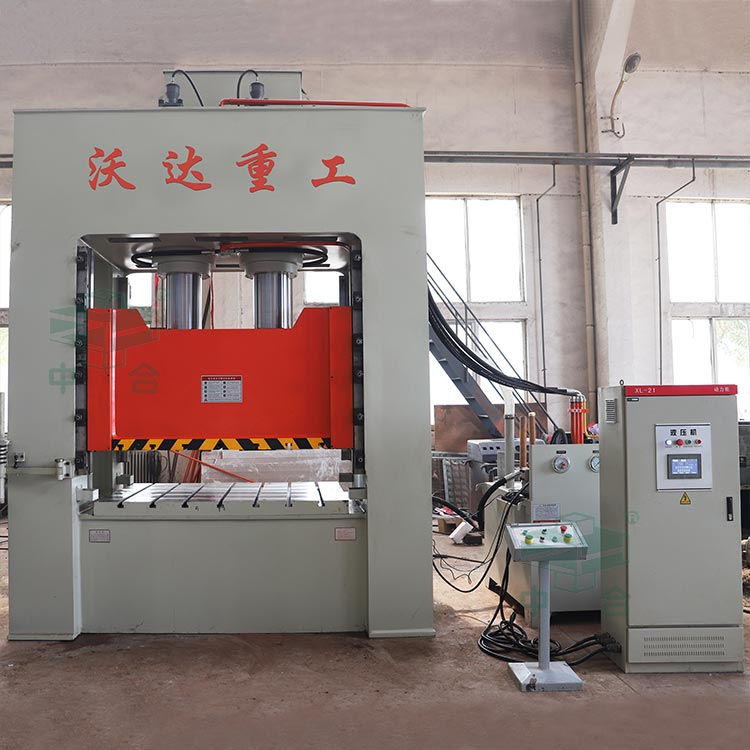 400噸框架式液壓機(jī).jpg 400噸框架式液壓機(jī).jpg