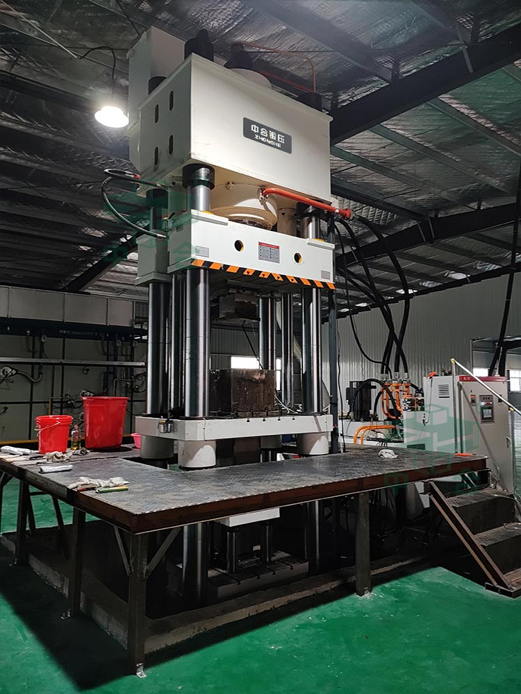 800噸四梁四柱液壓機(jī).jpg 800噸四梁四柱液壓機(jī).jpg