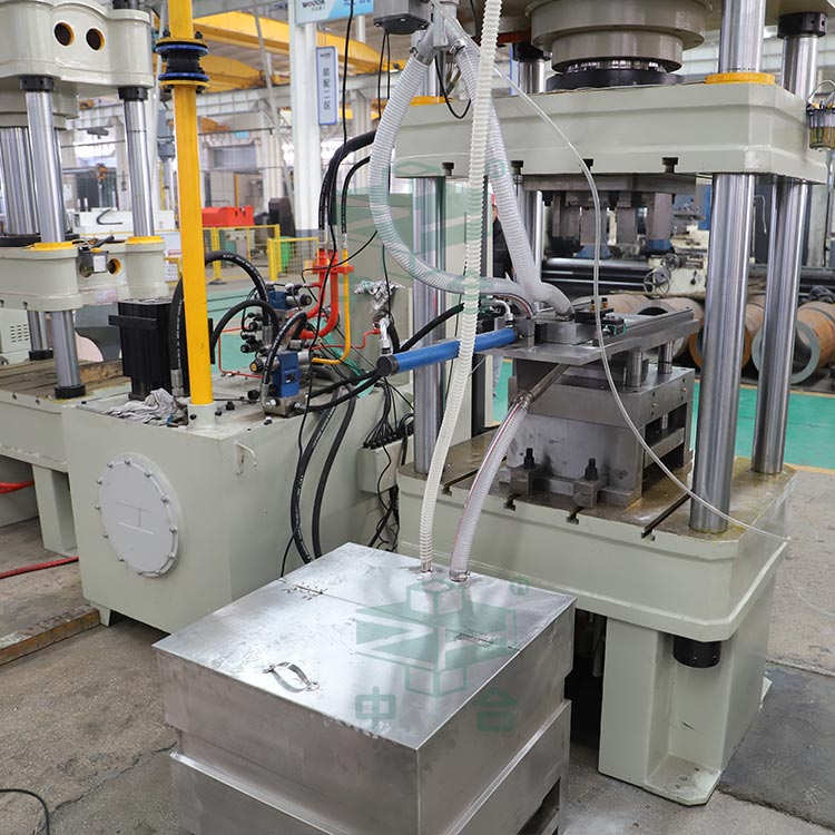 200噸陶瓷防彈片成型液壓機細節(jié).jpg 200噸陶瓷防彈片成型液壓機細節(jié).jpg